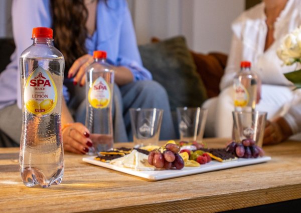 SPA® Touch Lemon avec un plateau de fromages