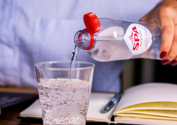 SPA® Intense dans un verre