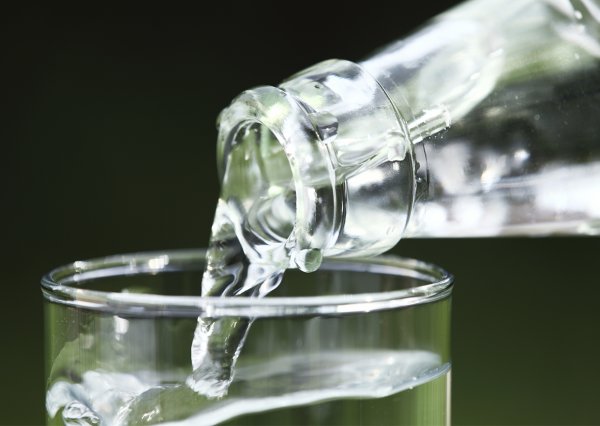 eau de source ou eau minérale